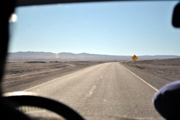 Z lotniska w Calamie bez najmniejszego problemu wsiadamy do łączonej taksówki (taxi colectivo), która wiezie nas prosto do hotelu w Sand Pedro. Łączone taksówki to w Chile standard i występują wszędzie. W miastach mają swoją numerację, jeżdżą po ustalonyc