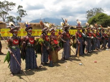 Sing Sing Goroka około 100 plemion.JPG