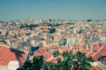 Punkt widokowy View to Lisbon from Miradouro de Senhora do Monte , Portugal