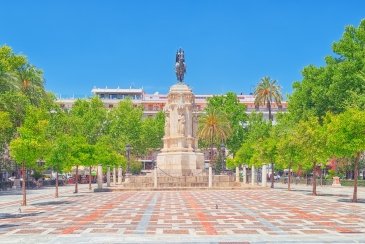 New Square (Plaza Nuevea) and monument of Fernardo III The Saint ( Fernando III El Santo)