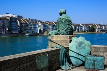 Helvetia Statua