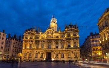 Hotel de ville ( City hall)