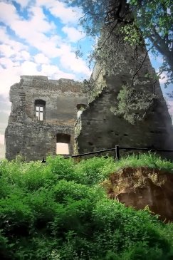 Castle ruins 2.jpg