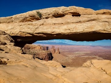 Canyonlands N.P. Mesa Arch.jpg
